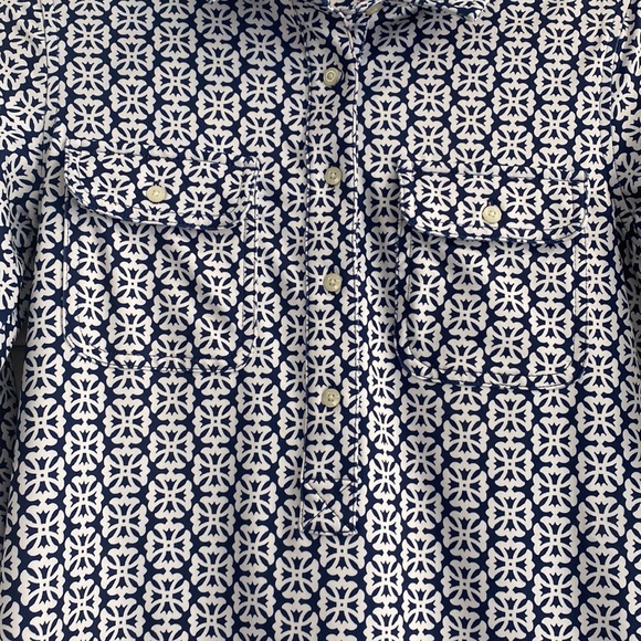 LIKE NEW VINEYARD VINES POLYESTER DRESS. - Picture 5 of 8